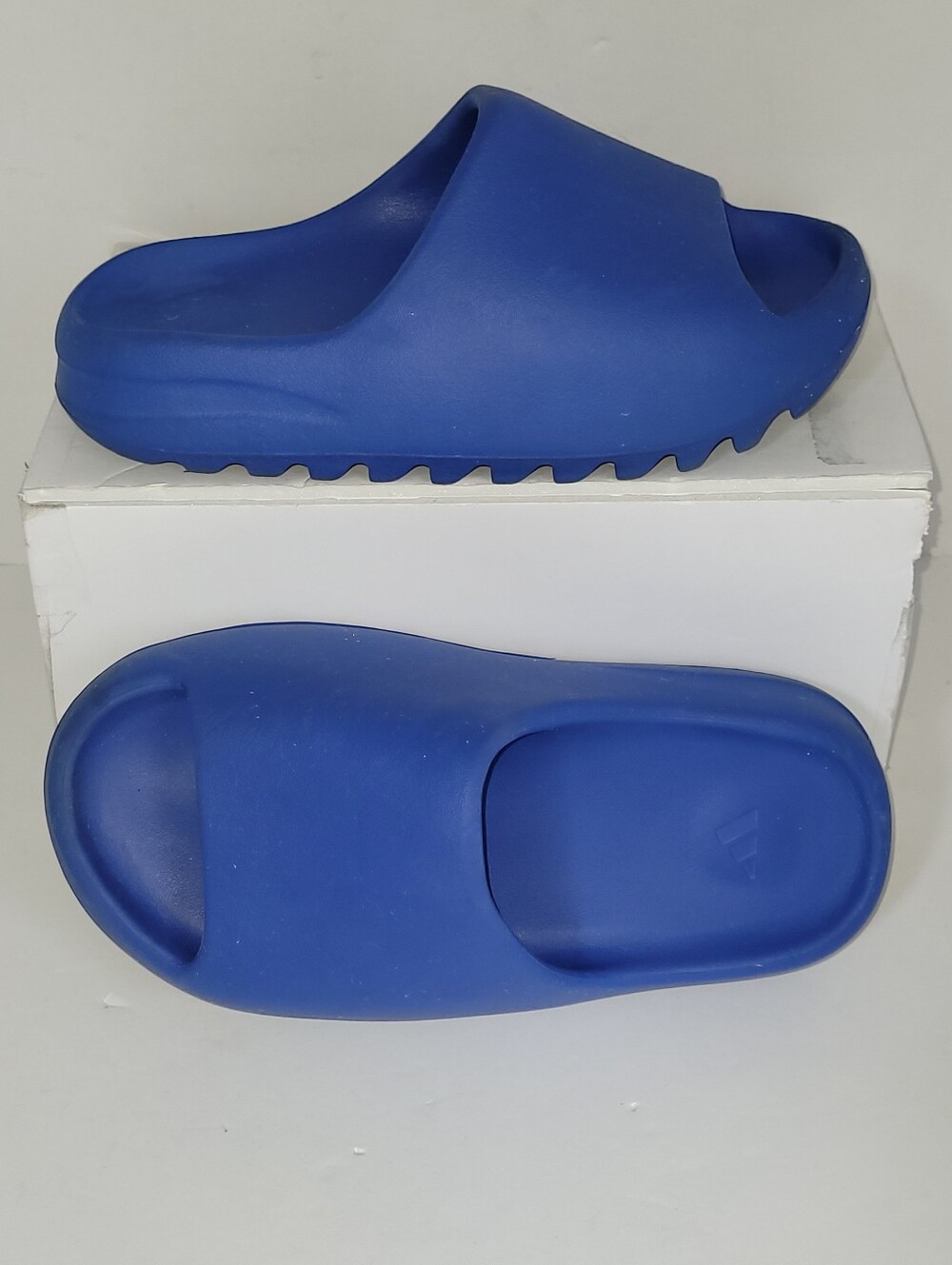 Adidas X Yeezy Size 4 Azure blue Slides